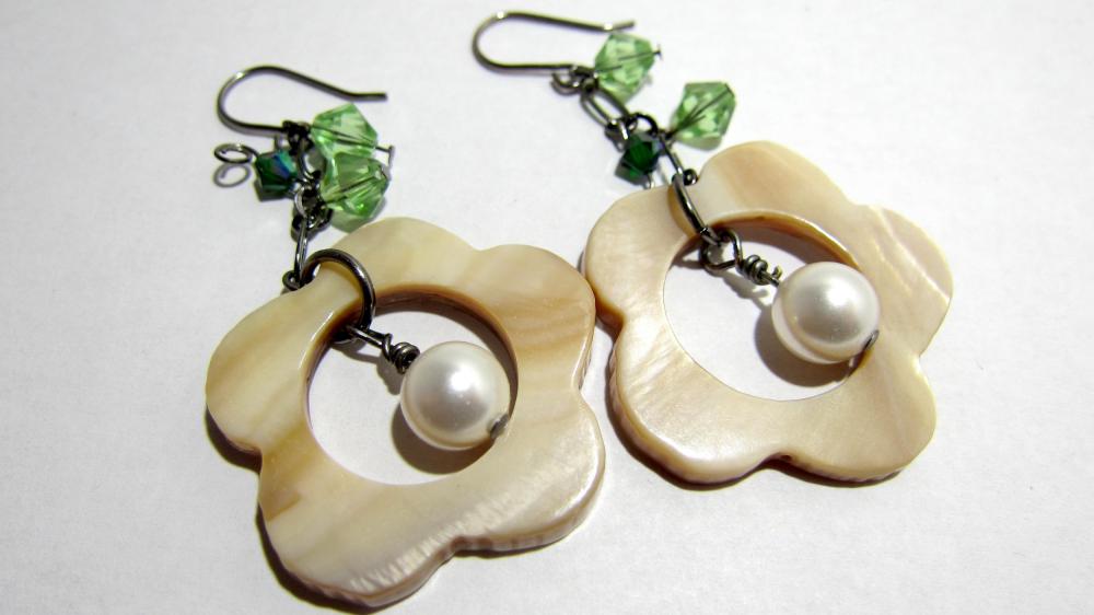 Brown Lip Shell Flower w/White Swarovski Pearl dangling in it and 4mm/8mm Green Swarovski Crystals - Gunmetal